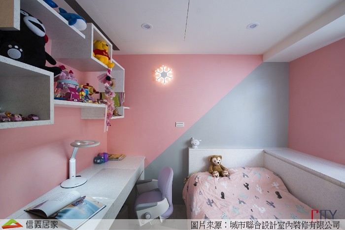 粉紅色小孩房，床、書桌、置物櫃