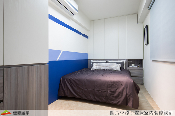 藍色臥室，床、收納櫃、展示櫃