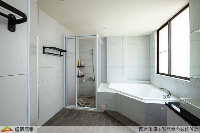 白色浴室,白色乾濕分離,白色淋浴間，淋浴/花灑、毛巾架、浴缸
