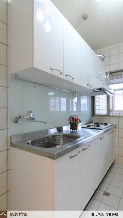 白色廚房，磁磚、流理台