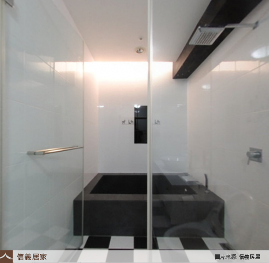 黑白浴室,黑白乾濕分離，嵌燈、毛巾架