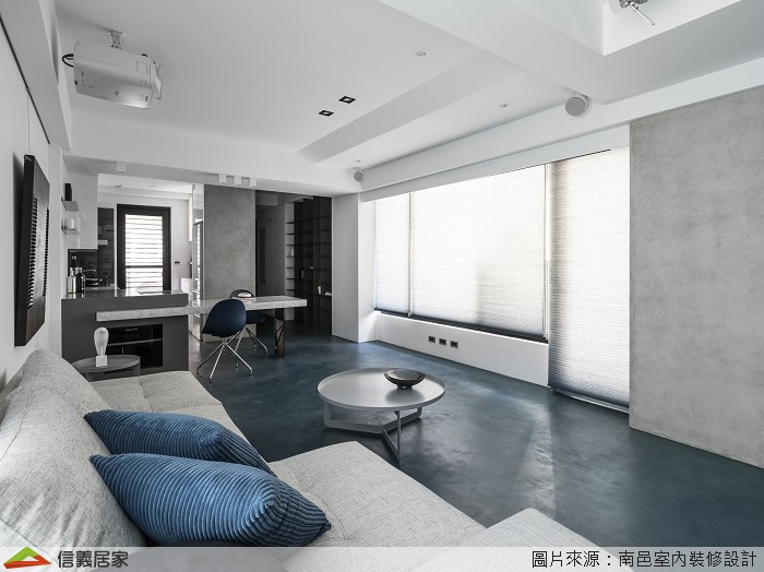 全室以不同材質的灰、白、藍,做為色系的主軸